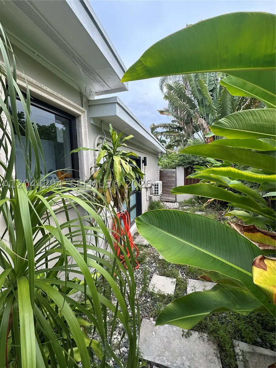 1338 N Venetian Way, Miami Beach, FL 33139 - #2