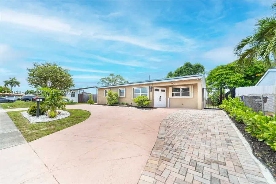 7101 Hope St, Hollywood, FL 33024 - #2