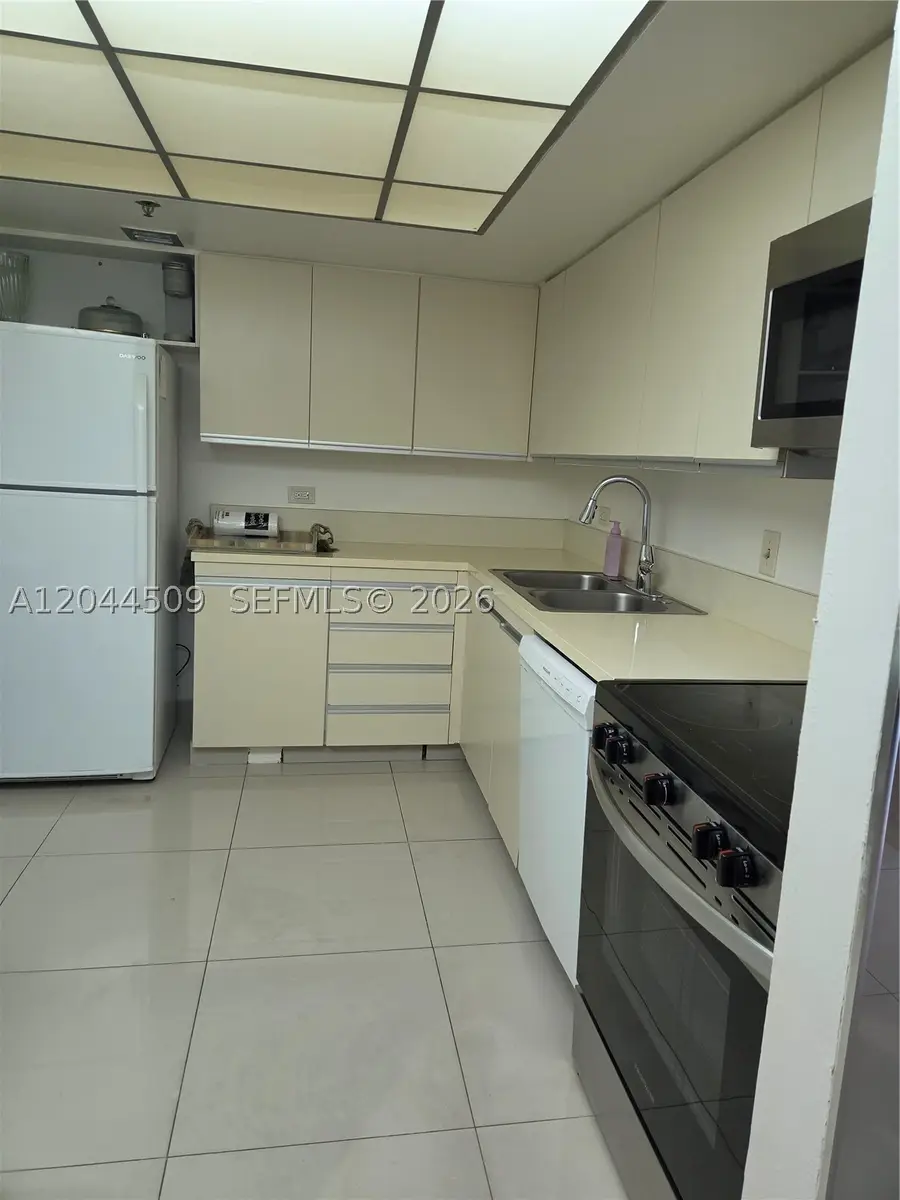 Address Withheld By Seller, Hollywood, FL 33019 - #2