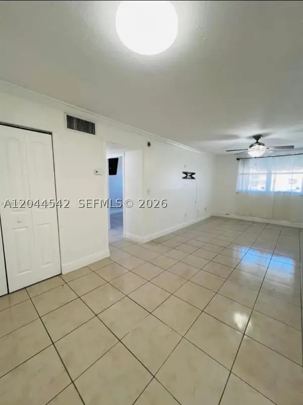 606 W 81st St #224, Hialeah, FL 33014