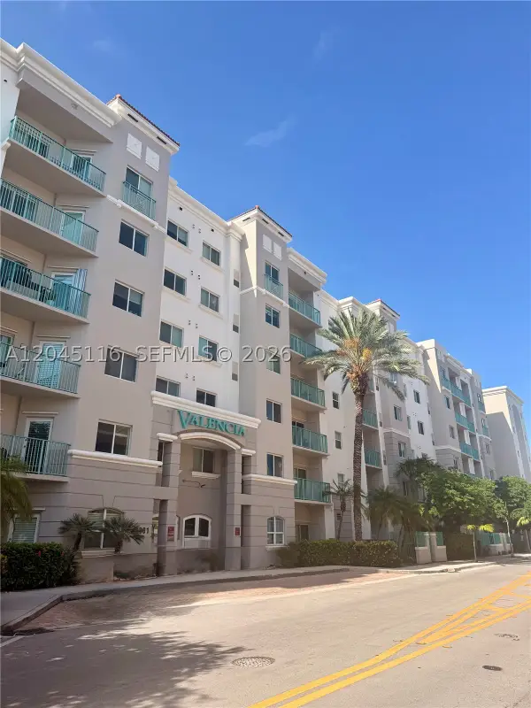 6001 SW 70th St #355, South Miami, FL 33143