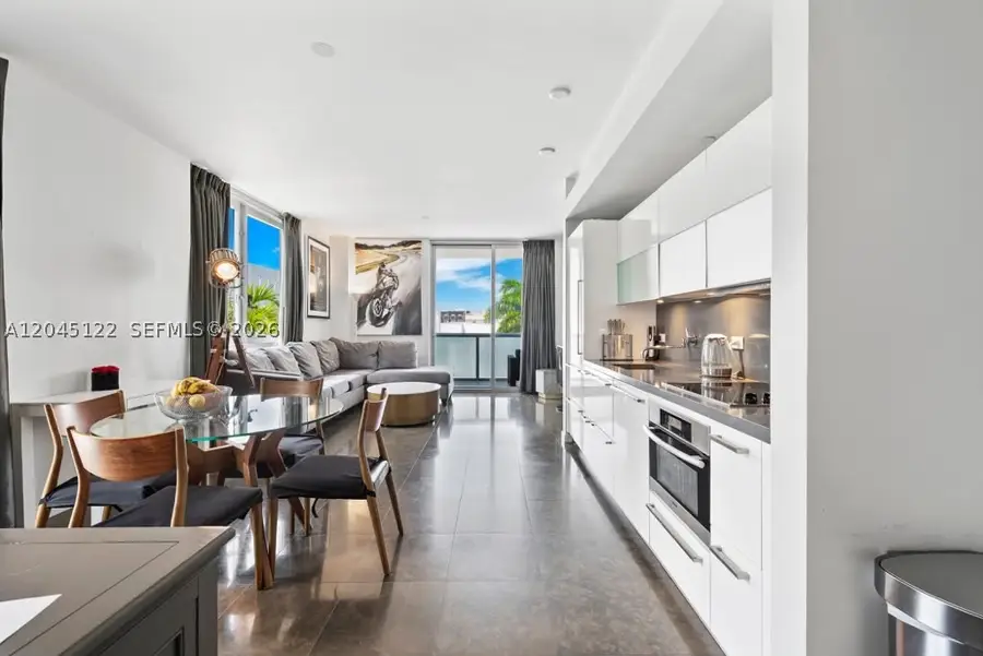 220 21st St #401, Miami Beach, FL 33139 - #2