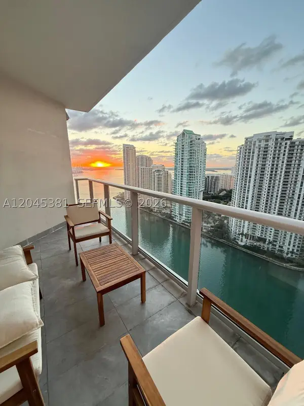 300 S Biscayne Blvd #T-2806, Miami, FL 33131