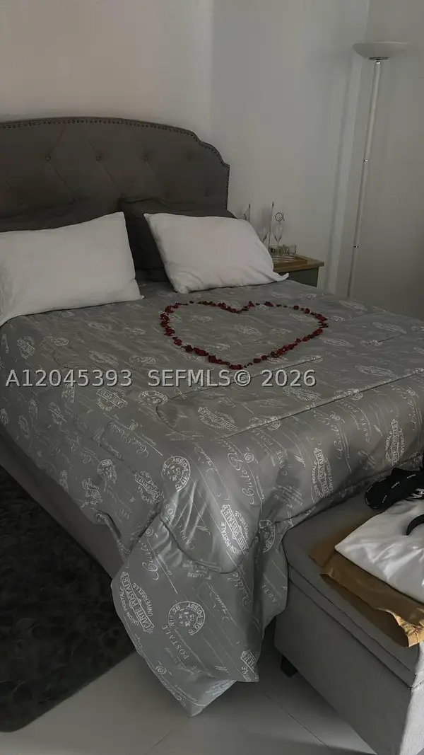 109 Lake Emerald Dr #105, Oakland Park, FL 33309