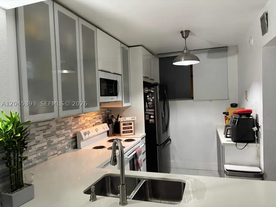 109 Lake Emerald Dr #105, Oakland Park, FL 33309 - #2