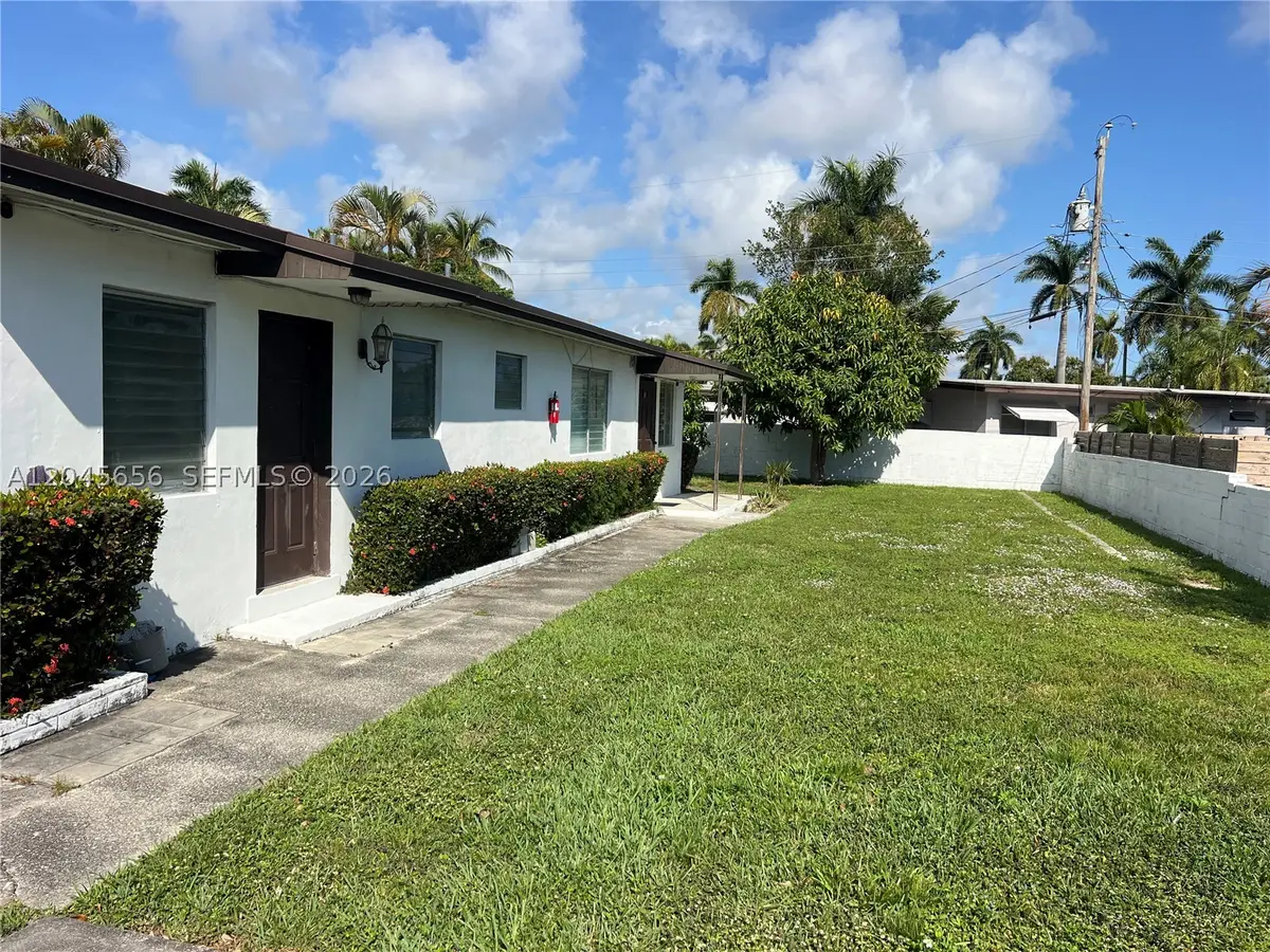 809 NE 2nd St Unit 1-2, Hallandale Beach, FL 33009 - #1