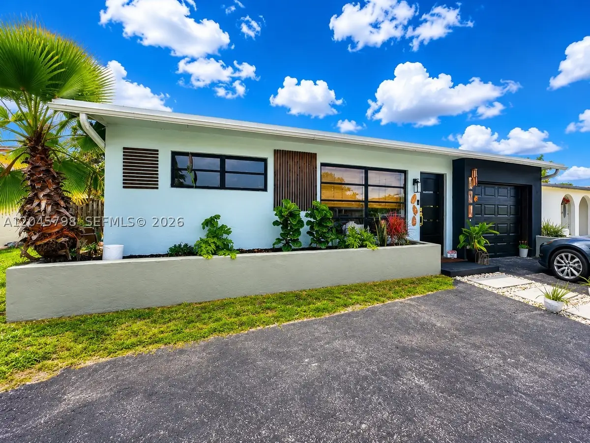 9160 NW 26th Pl, Sunrise, FL 33322 - #1
