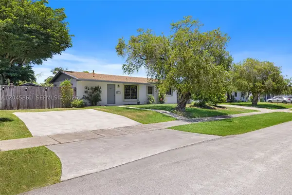 9971 SW 156th Ter, Miami, FL 33157