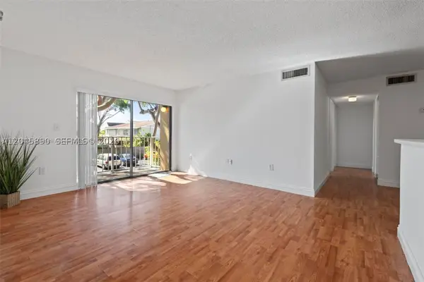 15600 SW 80th St #L-203, Miami, FL 33193