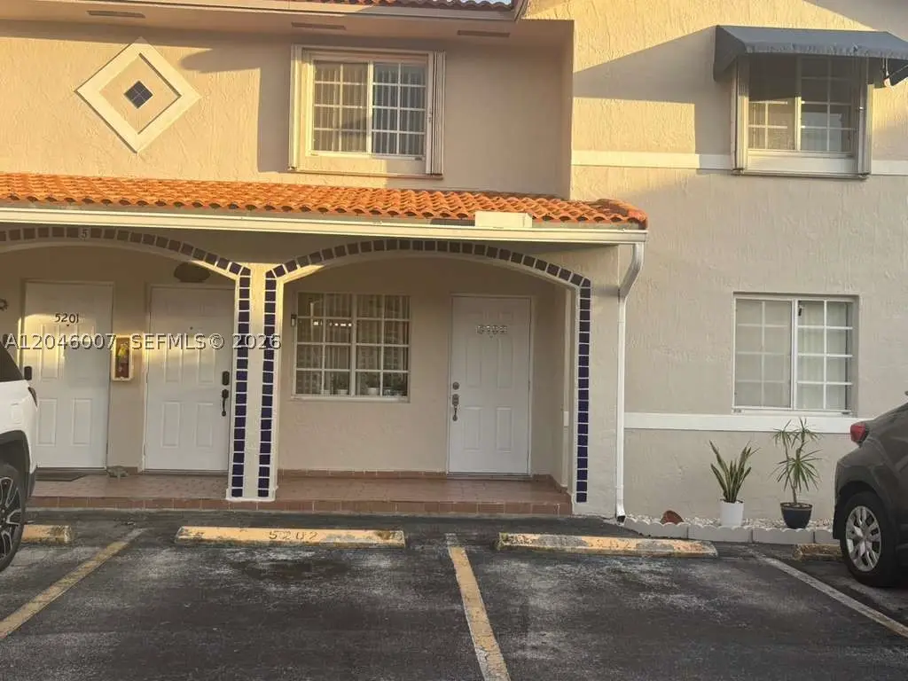 10101 W Okeechobee Rd #5202, Hialeah Gardens, FL 33016 - #1