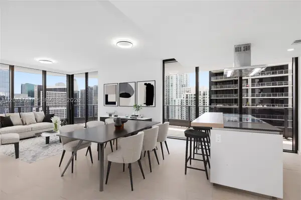 1000 Brickell Plz #4015, Miami, FL 33131