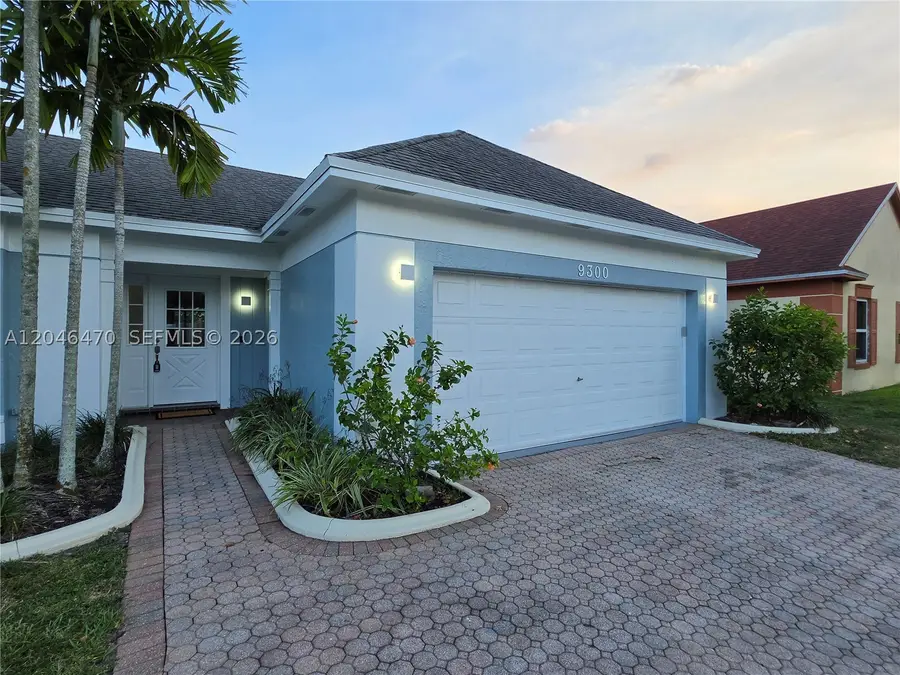 9300 Dunhill Dr, Miramar, FL 33025 - #2