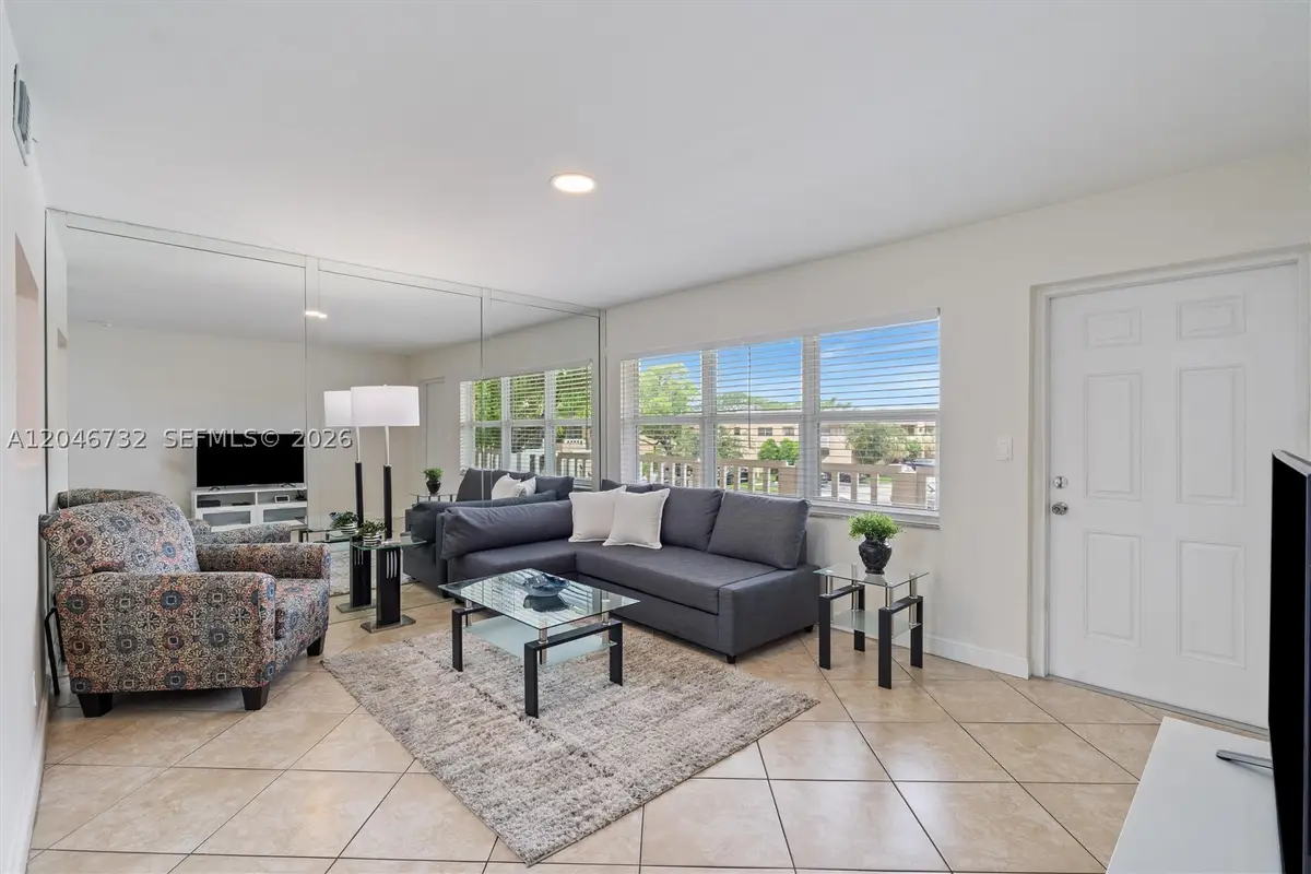 9101 Sunrise Lakes Blvd #202, Sunrise, FL 33322 - #1