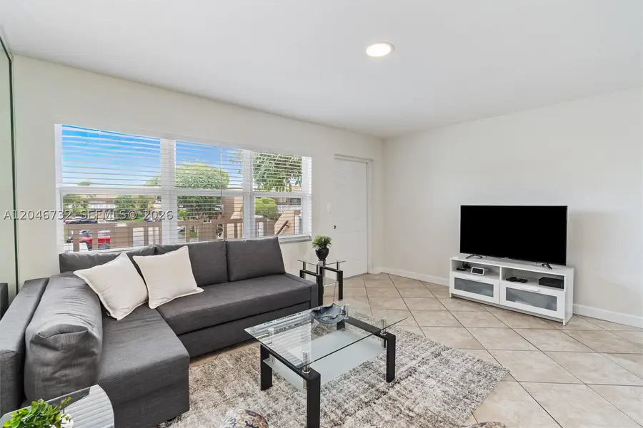 9101 Sunrise Lakes Blvd #202, Sunrise, FL 33322 - #2