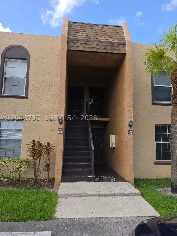 4231 NW 19th St #254, Lauderhill, FL 33313
