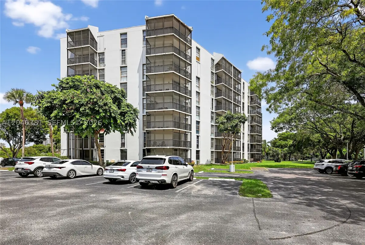 3401 N Country Club Dr #109, Aventura, FL 33180 - #1