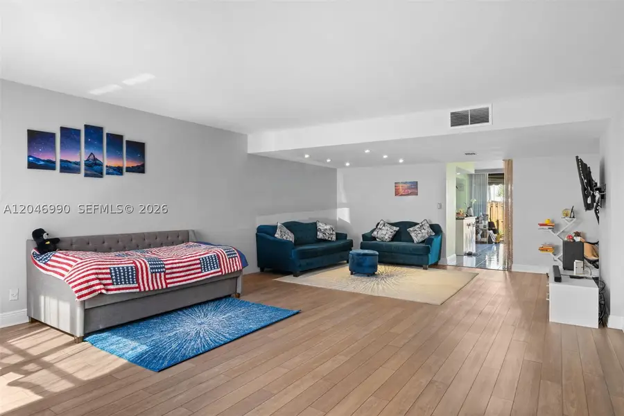 801 NE 27th Ave, Hallandale Beach, FL 33009 - #3