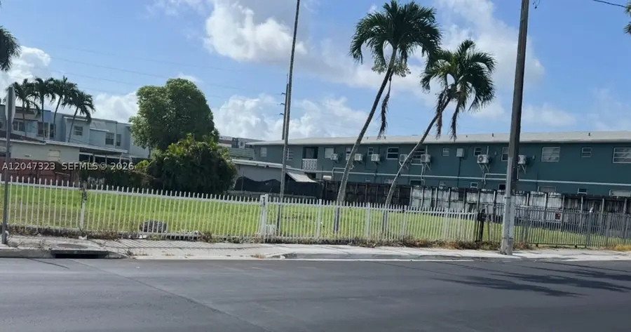 895 NW 45th Ave, Miami, FL 33126 - #2