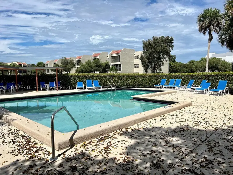 182 Lakeview Dr #204, Weston, FL 33326 - #2