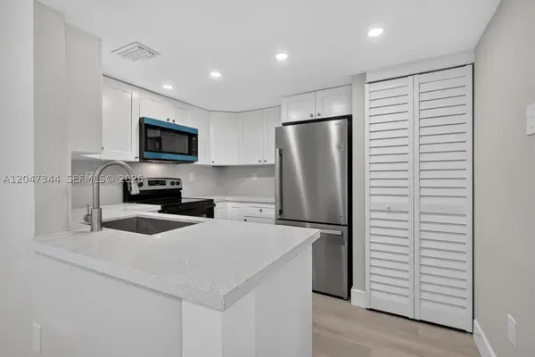 10080 NW 9th St Cir #204, Miami, FL 33172