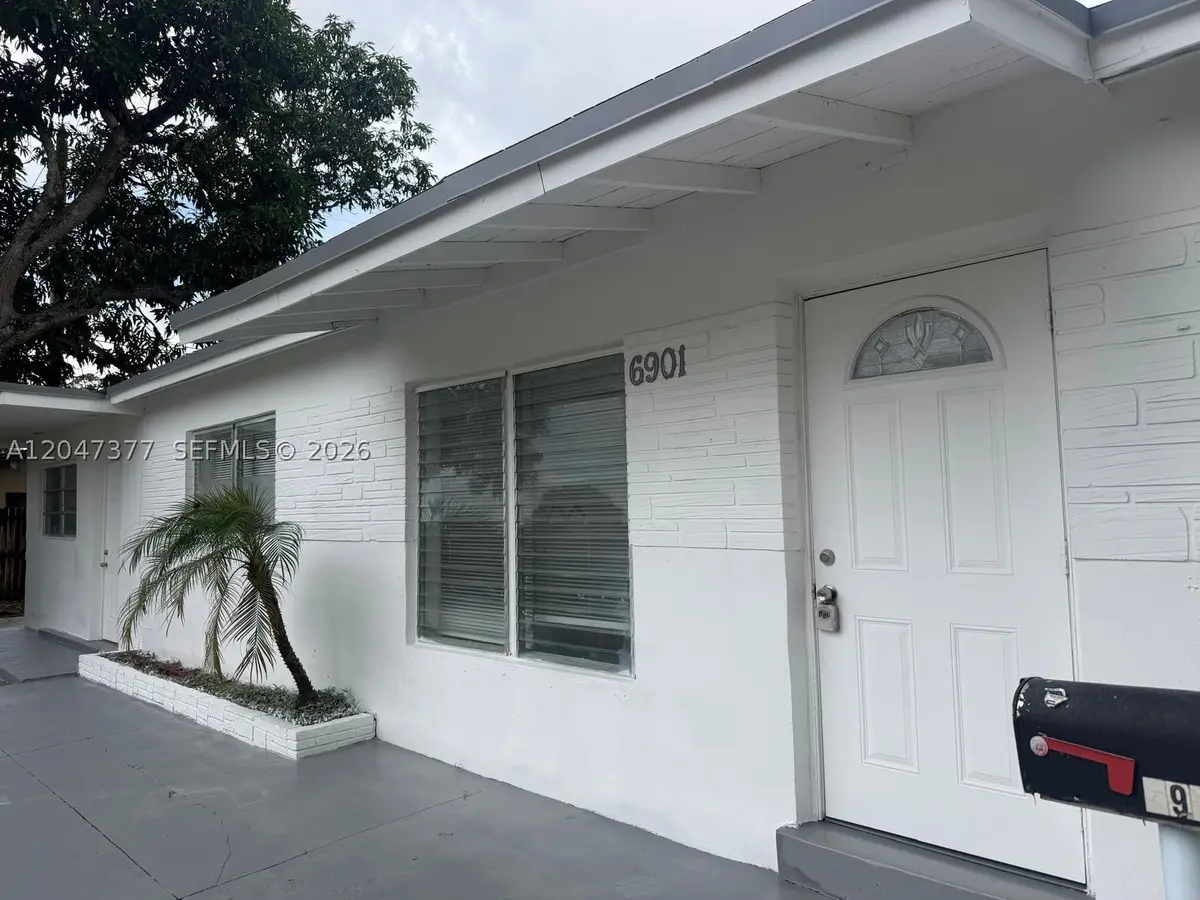 6901 Thomas St, Hollywood, FL 33024 - #1