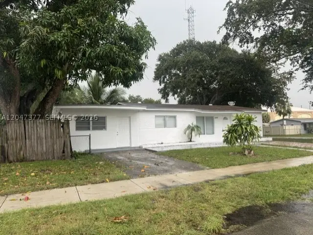 6901 Thomas St, Hollywood, FL 33024 - #2