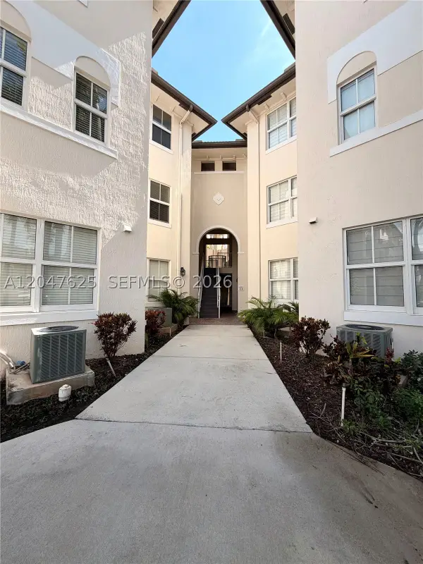 11603 NW 89th St #109, Doral, FL 33178
