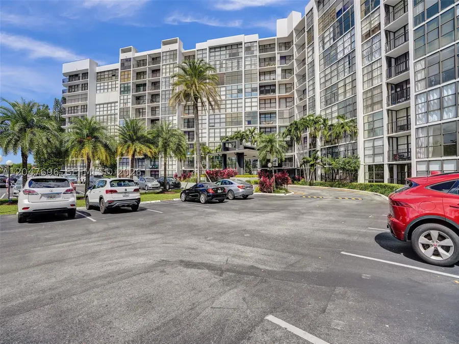 800 Parkview Dr #131, Hallandale Beach, FL 33009 - #3