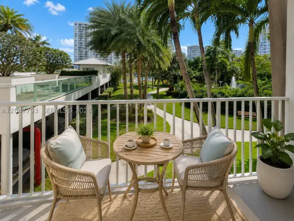2801 NE 183rd St #208W, Aventura, FL 33160