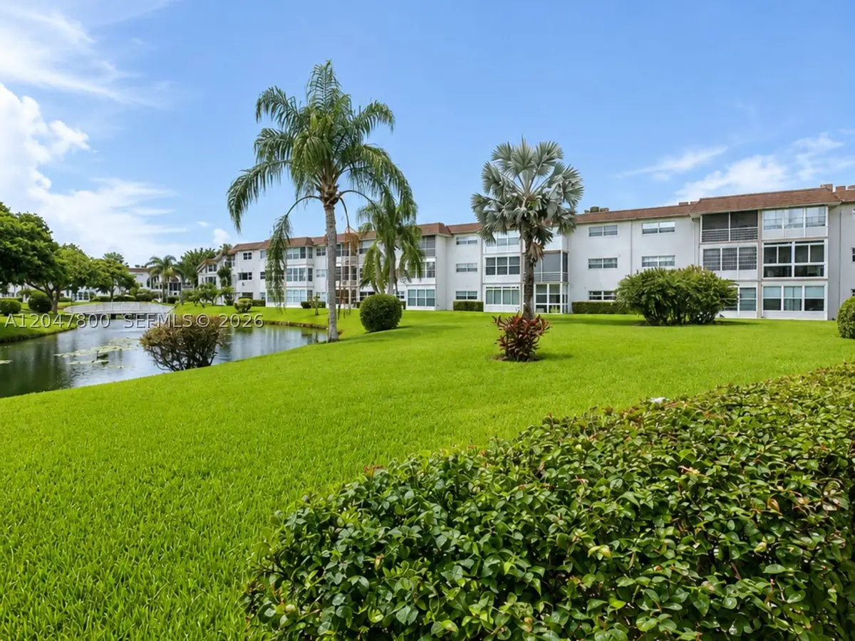 4700 NW 35th St #411, Lauderdale Lakes, FL 33319 - #1