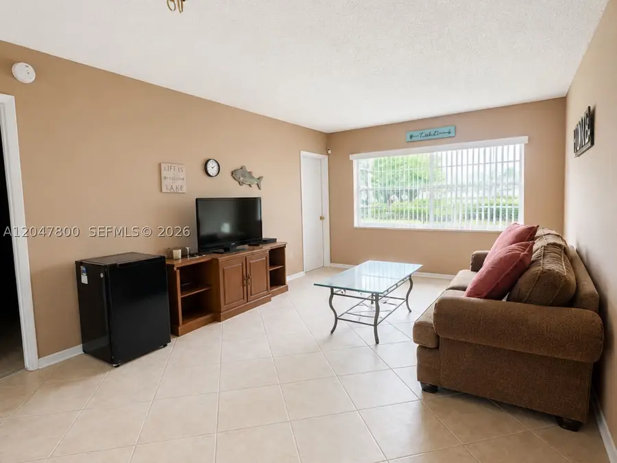 4700 NW 35th St #411, Lauderdale Lakes, FL 33319 - #2