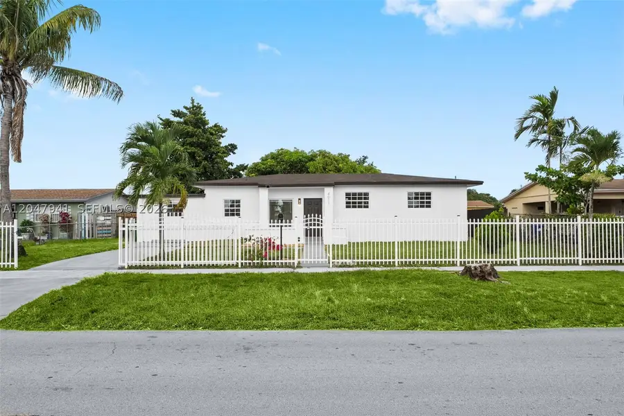 4011 NW 171st St, Miami Gardens, FL 33055 - #3