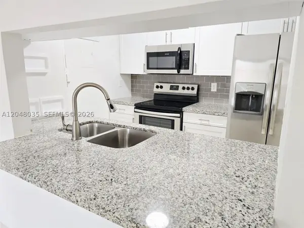 8877 Fontainebleau Blvd #202, Miami, FL 33172