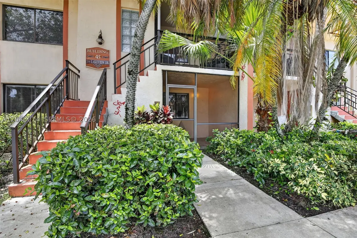 359 Lakeview Dr #102, Weston, FL 33326 - #1
