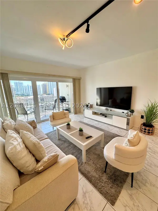 300 Bayview Dr #1603, Sunny Isles Beach, FL 33160