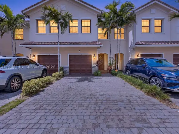 5918 NW 56th Pl, Tamarac, FL 33319