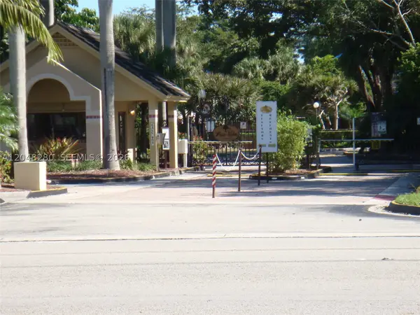 Address Withheld By Seller, Miami, FL 33186