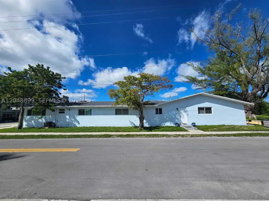329 SE 2nd St, Hallandale Beach, FL 33009 - #2