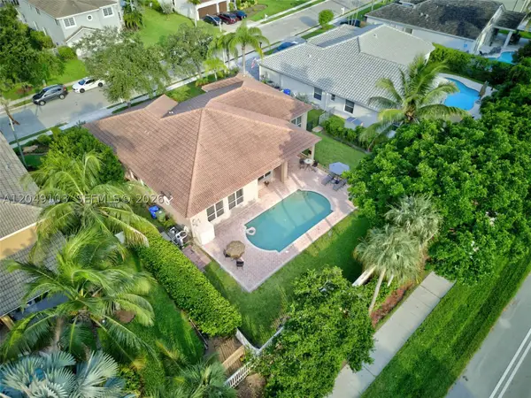 744 SW 159th Ln, Pembroke Pines, FL 33027