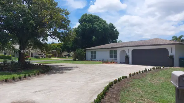 320 SE 15 Pl, Cape Coral, FL 33990