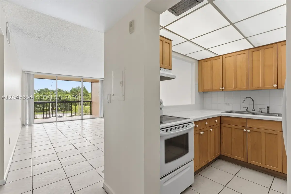 10425 SW 112th Ave #302, Miami, FL 33176 - #1