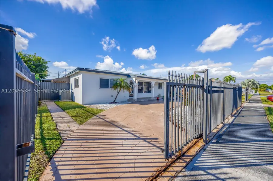 490 W 33rd Pl, Hialeah, FL 33012 - #2