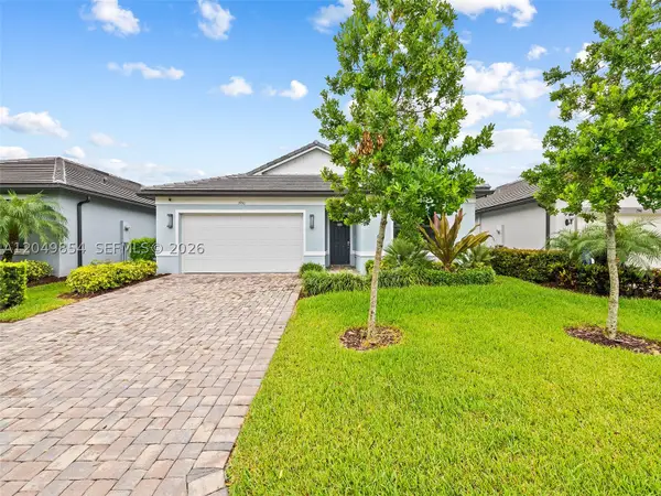 2950 Shortleaf Ave, Lauderdale Lakes, FL 33311