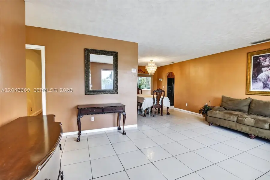 130 NW 78th Ave, Pembroke Pines, FL 33024 - #2