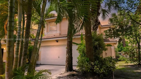9847 Fairway Cove Ln, Plantation, FL 33324