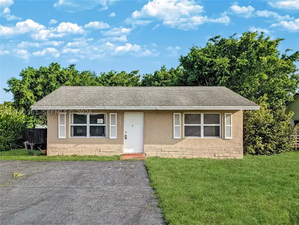 9800 NW 70th Ct, Tamarac, FL 33321
