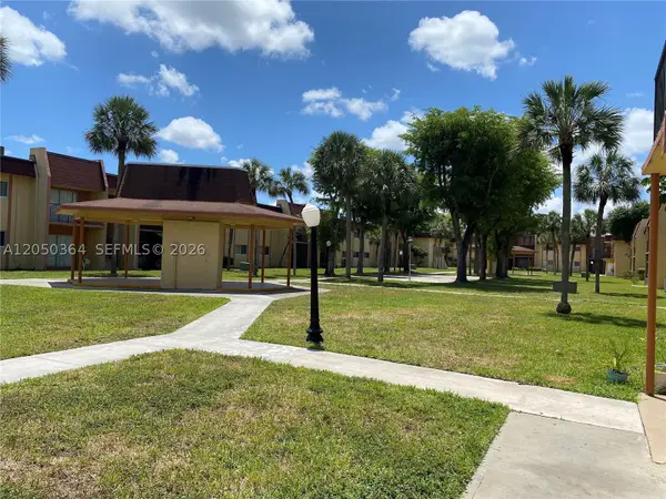 2840 NW 55th Ave #2D, Lauderhill, FL 33313
