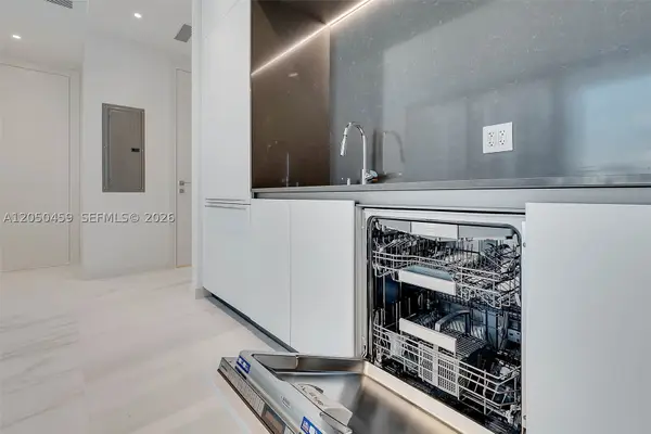 300 Biscayne Boulevard Way #3008W, Miami, FL 33131