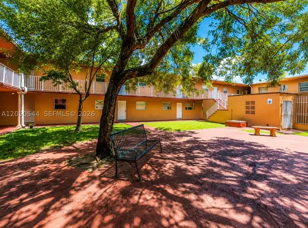 1245 W 24th St #219, Hialeah, FL 33010