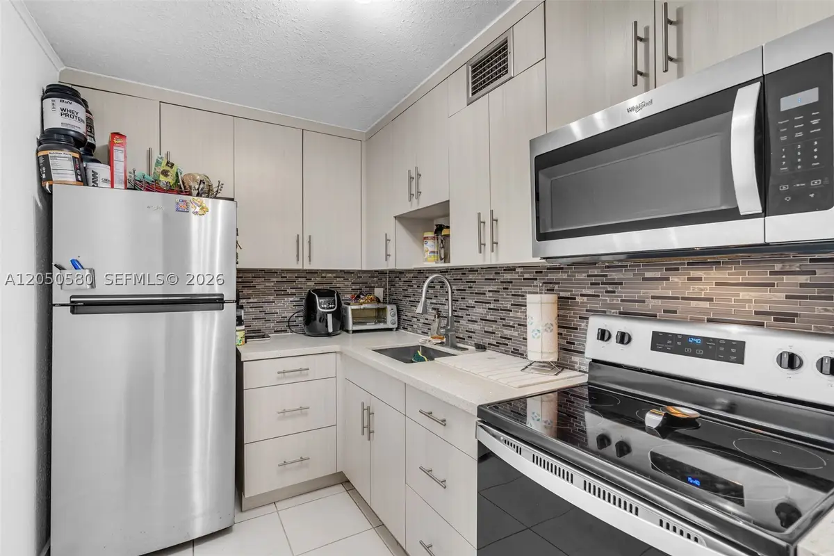 8501 NW 8th St #105, Miami, FL 33126 - #1
